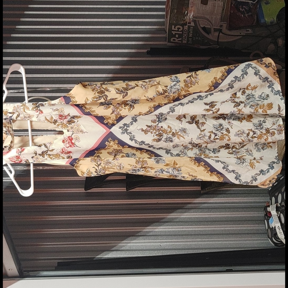 Dress - Picture 3 of 3